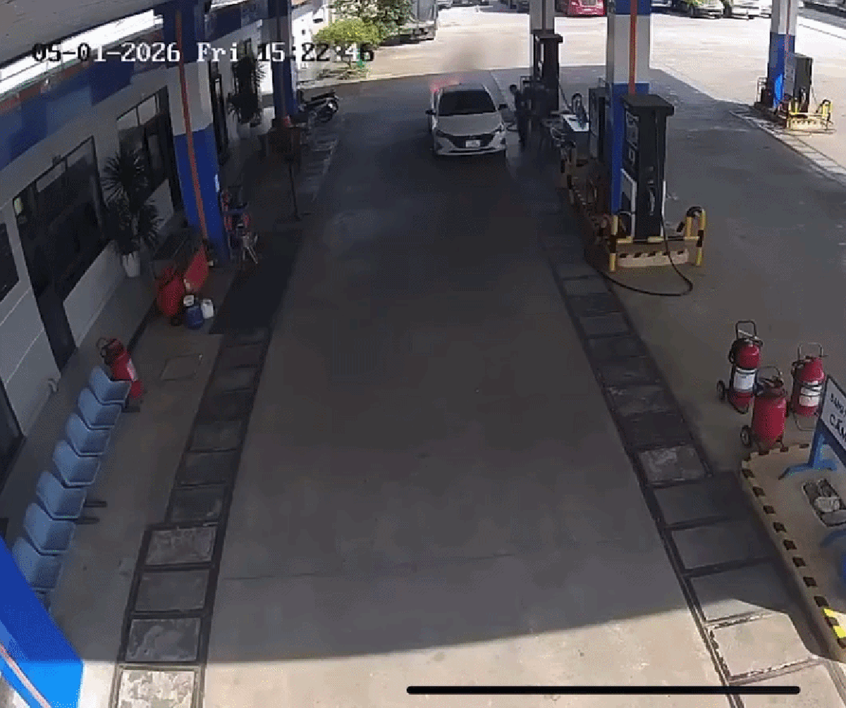 Vụ ô tô cháy ở cây xăng khiến 2 thiếu niên tử vong: Xót xa người mẹ gào khóc "cứu giùm con tôi với"