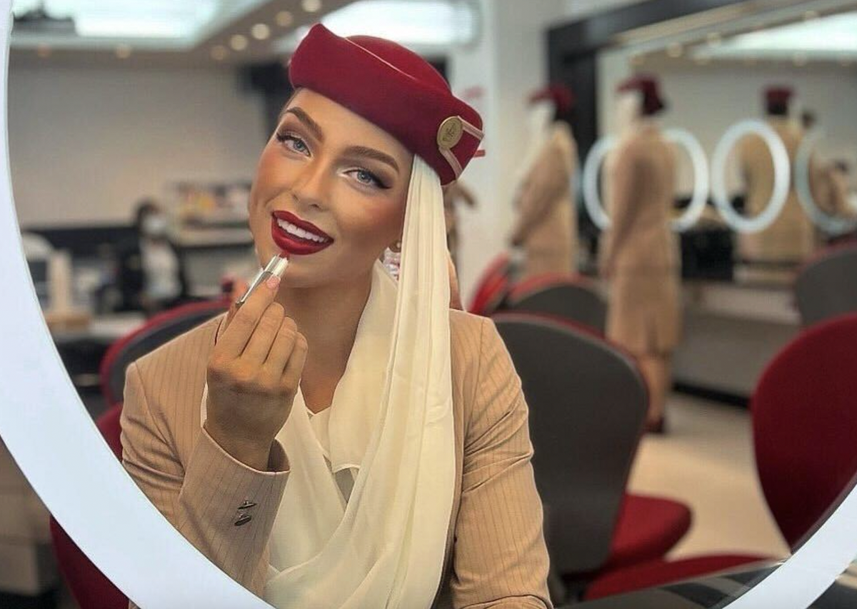 Không hổ danh “hãng bay đắt giá nhất hành tinh”, tiếp viên Emirates thật sự có cuộc sống như mơ