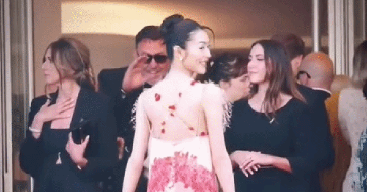 Mỹ nhân có nụ cười "chân thành nhất showbiz": Đời thường siêu giản dị, mặc đồ basic mà khí chất ngời ngời