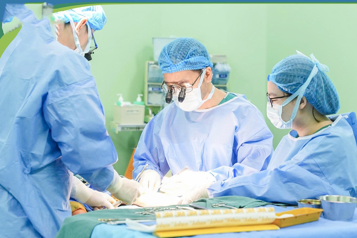 Đưa con sang Việt Nam chữa bệnh, người cha Lào nghẹn ngào viết thư cảm ơn