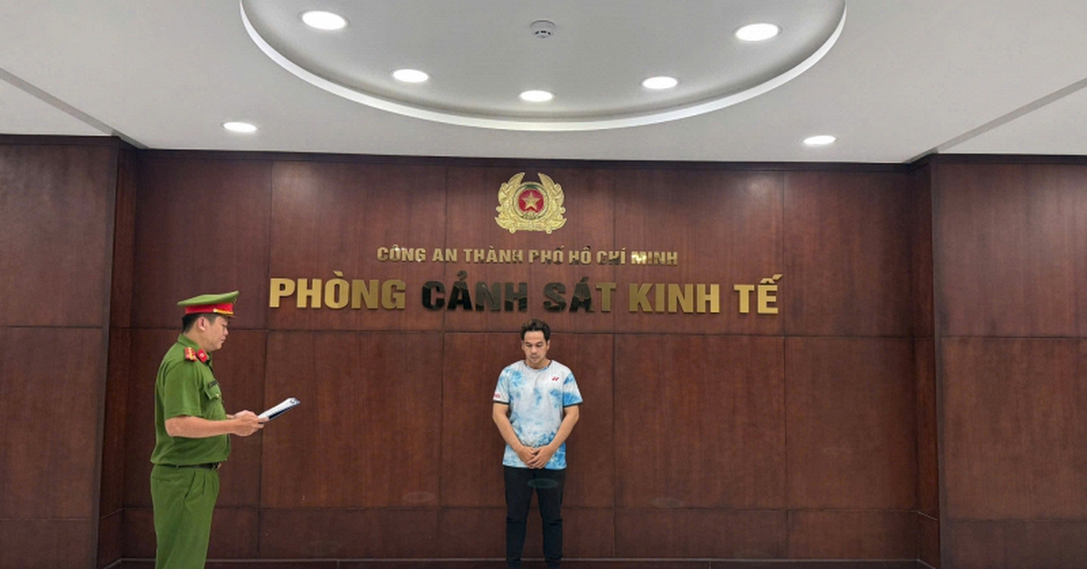 Bắt Nguyễn Trần Việt Hoàng, 33 tuổi tại TP.HCM - chủ chuỗi K.W Sneaker