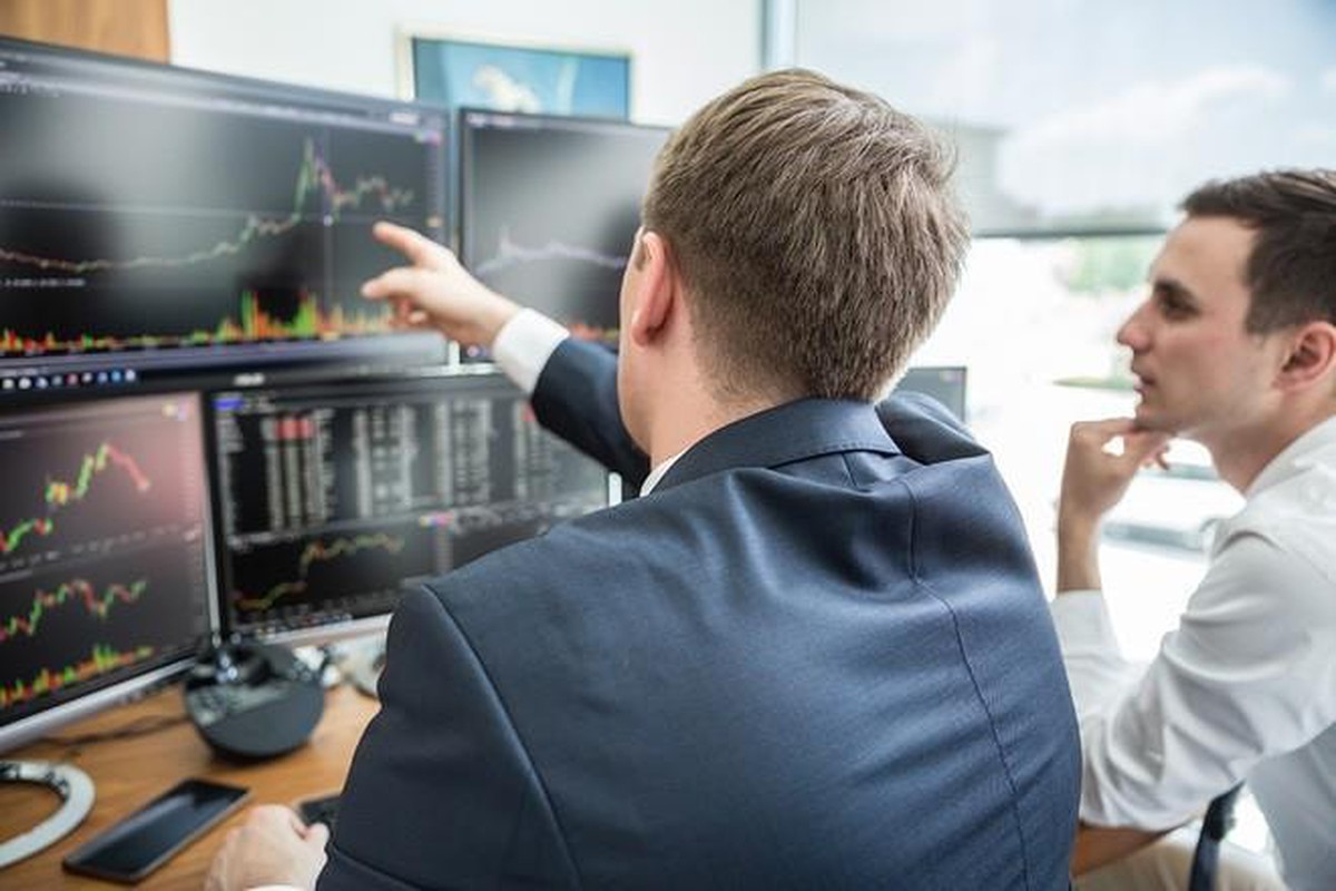 Khối ngoại "tung" hơn 700 tỷ gom ba cổ phiếu bluechips trong phiên VN-Index biến động mạnh