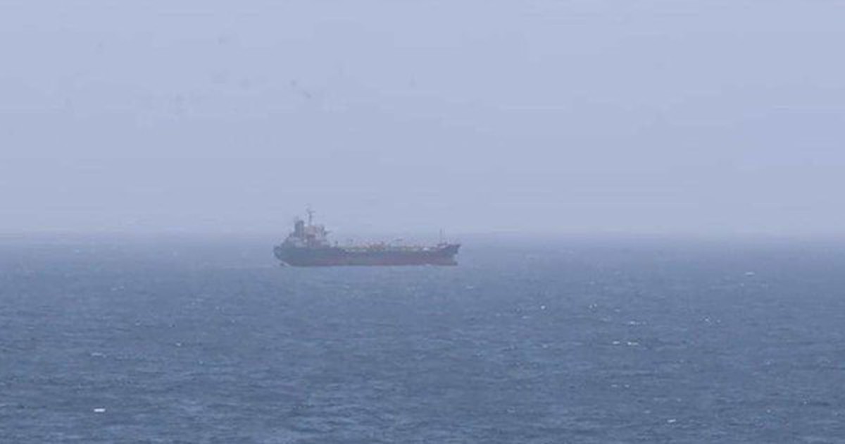 Mỹ lên tàu dầu Iran kiểm tra, eo biển Hormuz nóng rực