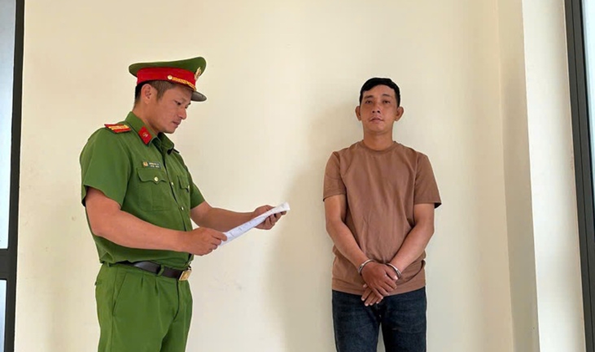 Thi hành lệnh bắt tạm giam cựu nhân viên ngân hàng Phan Đình Dân SN 1991