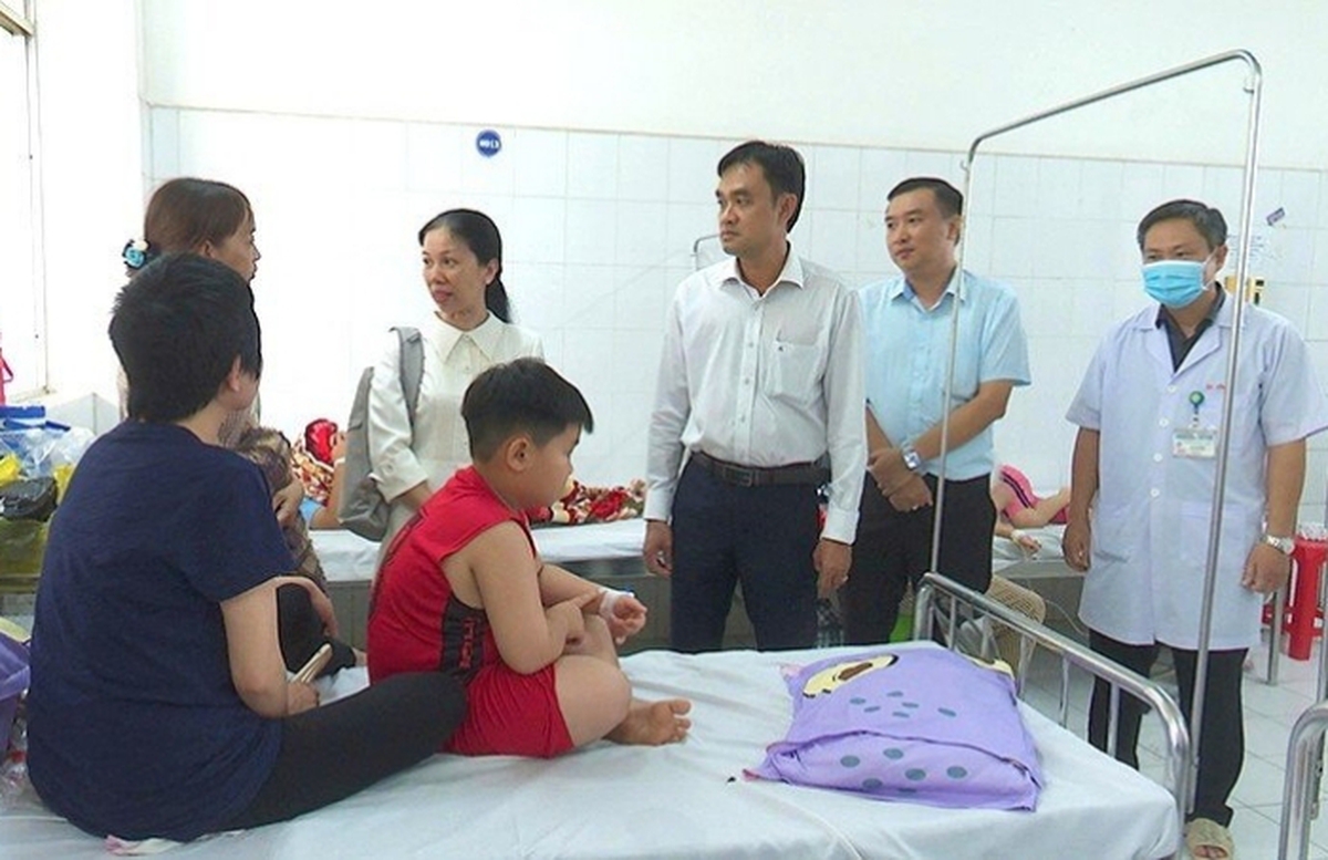 62 ca nhập viện sau bữa ăn bán trú ở Đồng Tháp, Bộ Y tế vào cuộc