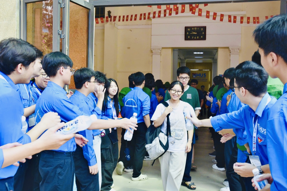 Nghìn thí sinh hoàn thành buổi thi đầu tiên lớp 10 chuyên sớm nhất Hà Nội