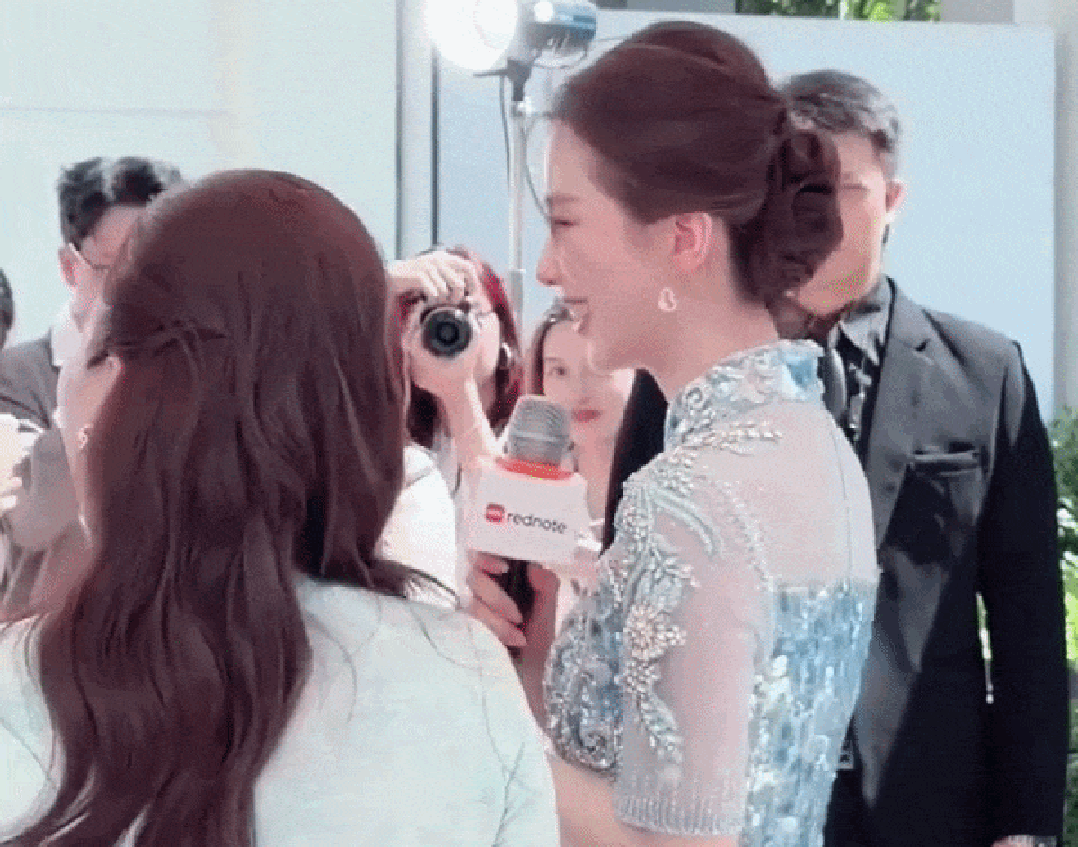 Mỹ nhân cổ điển đẹp nhất Trung Quốc đang ở Hà Nội: Visual bùng nổ dã man, rạng rỡ bất chấp nắng nóng kỷ lục