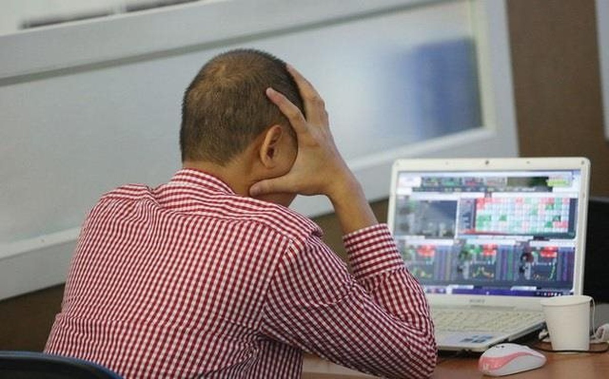Tiền vào chứng khoán xuống mức thấp nhất 2 tháng, điều gì đang diễn ra?