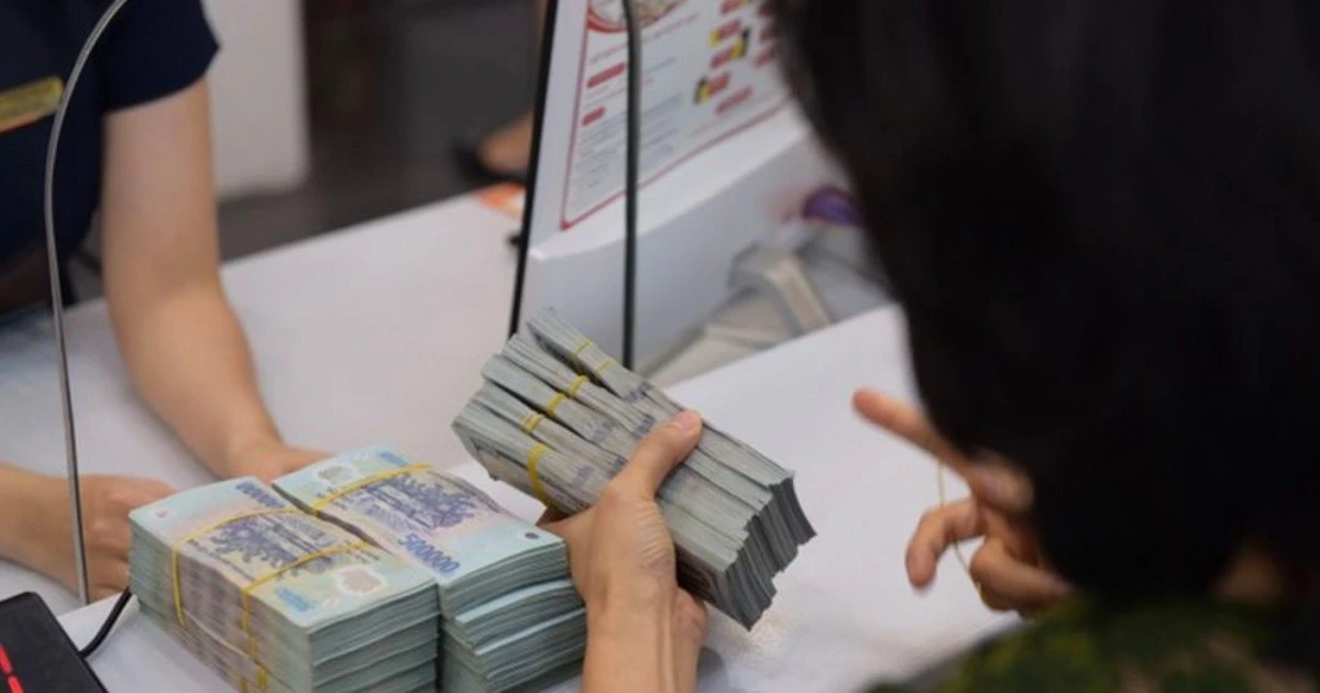 Lãi suất tiết kiệm cao chót vót
