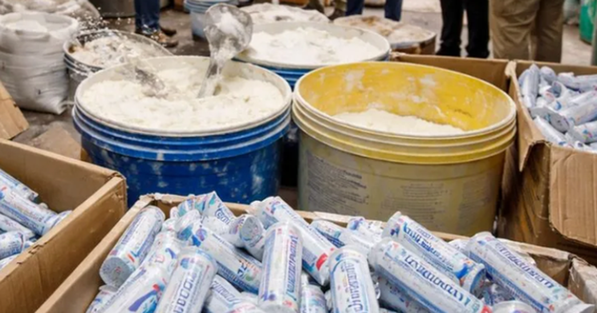 Công an đột kích cơ sở, thu 1.800 tuýp kem đánh răng Sensodyne giả