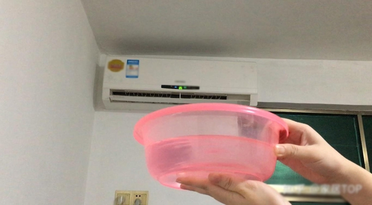 Đặt chậu nước trong phòng điều hòa có tác dụng thật không? Nhiều nhà làm bao lâu mà không rõ