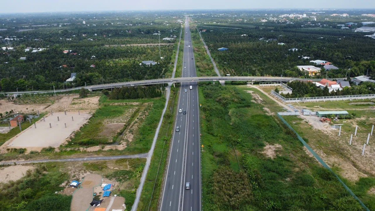 Cao tốc miền Tây: Trạm dừng nghỉ Trung Lương - Mỹ Thuận chốt ngày cán đích, vốn đội lên gần 900 tỉ