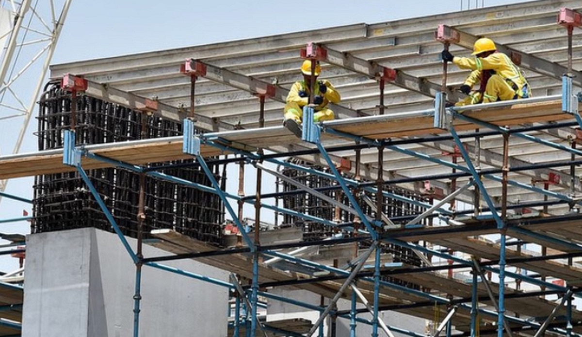 Quốc gia cấm người lao động làm việc ngoài trời giữa trưa để tránh nắng nóng