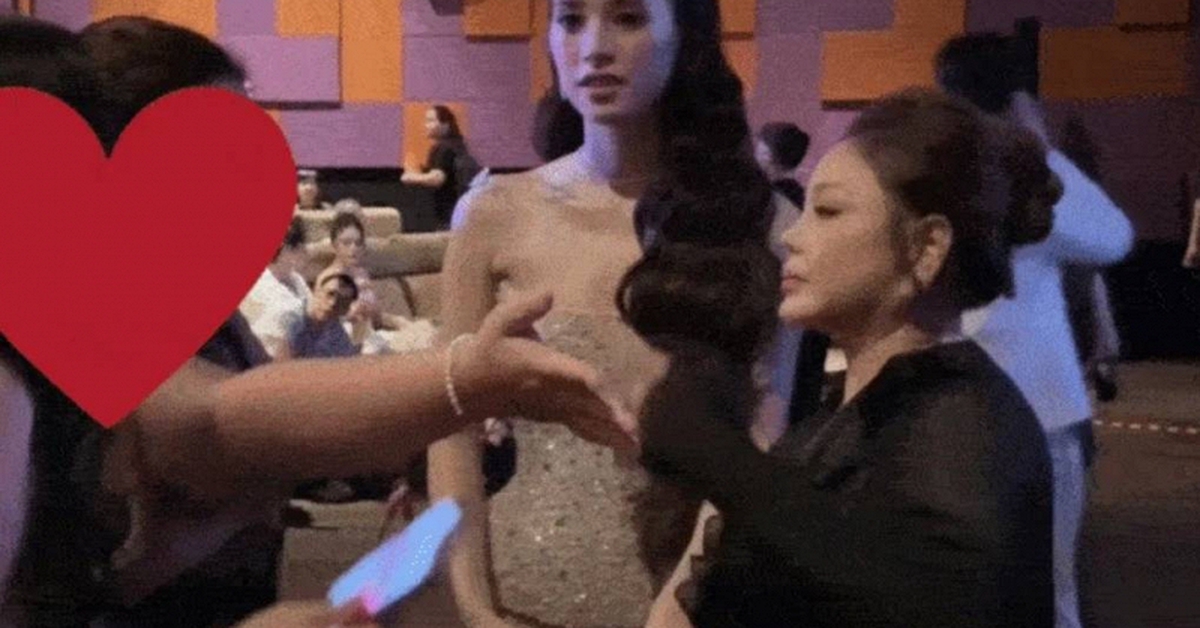 Nữ nghệ sĩ U60 là "bà hoàng phim trăm tỷ" bị 1 nhân viên mời ra khỏi rạp: "Tôi cảm thấy rất buồn"