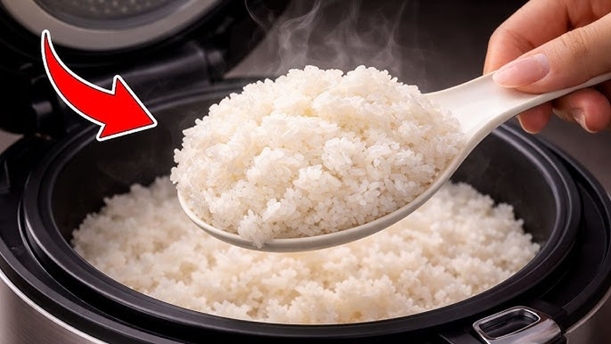 Nấu cơm đừng chỉ cho nước, nhớ thêm vài giọt này: Hạt cơm bóng dẻo, thơm ngon, để lâu không thiu