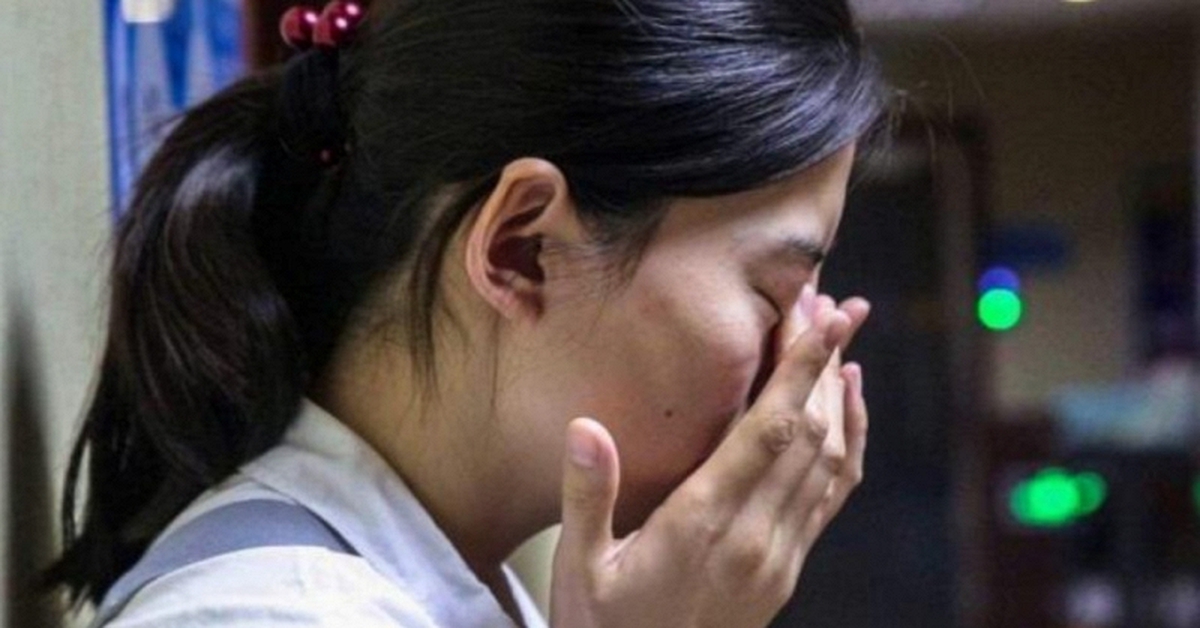 Nữ sinh giỏi nhất trường liên tiếp thi trượt đại học, 20 năm sau nhận tin báo: “Đã có bằng tốt nghiệp, đang làm giáo viên”
