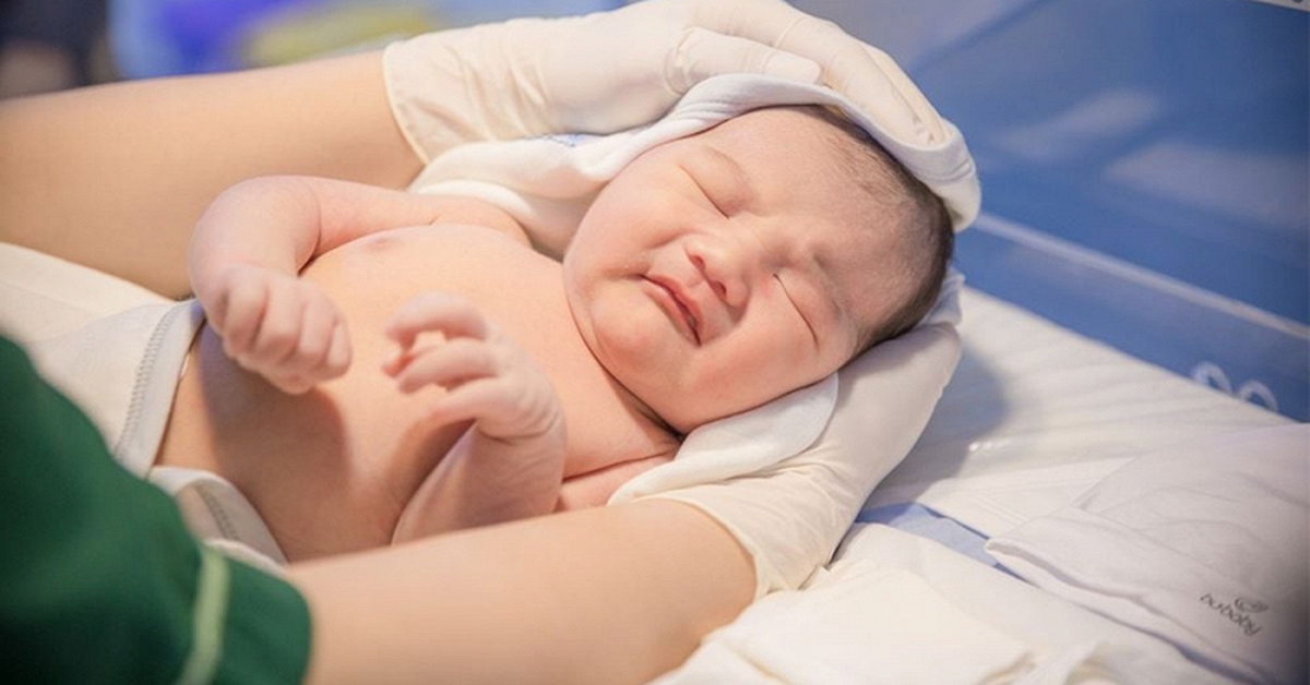 Không phải mê tín, chính bác sĩ sản khoa nói rằng em bé khỏe mạnh thường được sinh vào 3 thời điểm vàng này