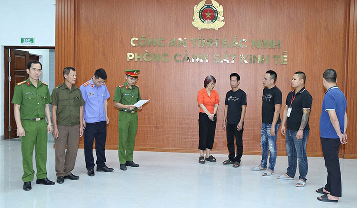 Ra quyết định khởi tố bác sĩ khoa cấp cứu Đặng Việt Phong và hàng chục người khác