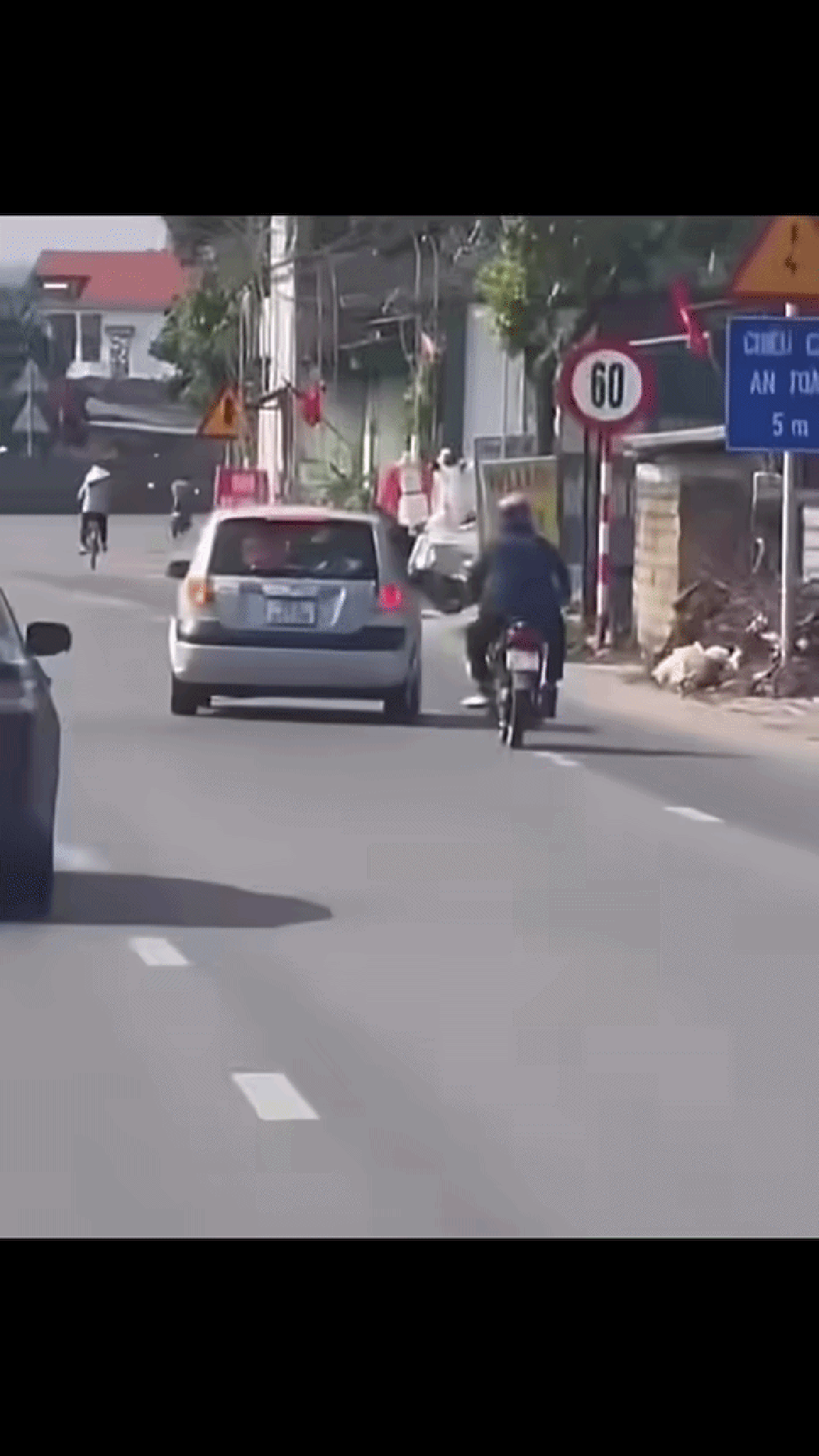 Vụ ô tô chèn ngã xe máy trên quốc lộ: Làm rõ mối quan hệ giữa 2 lái xe, bất ngờ nguyên nhân