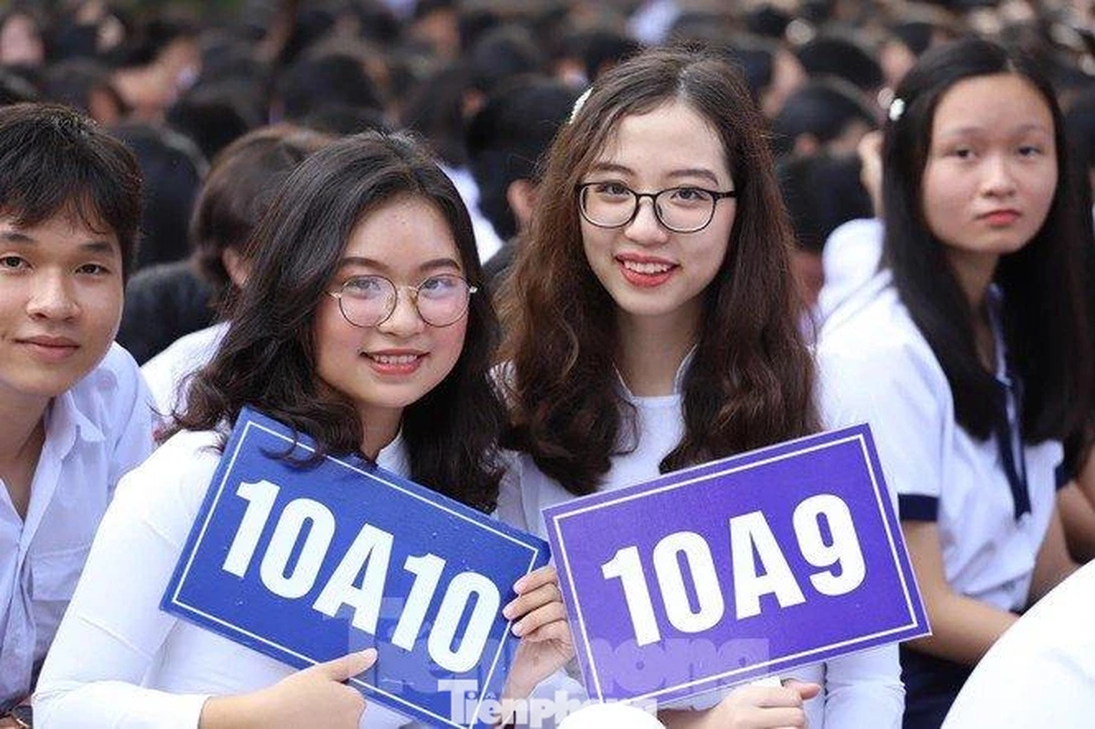 Soi điểm chuẩn lớp 10 TPHCM những năm qua