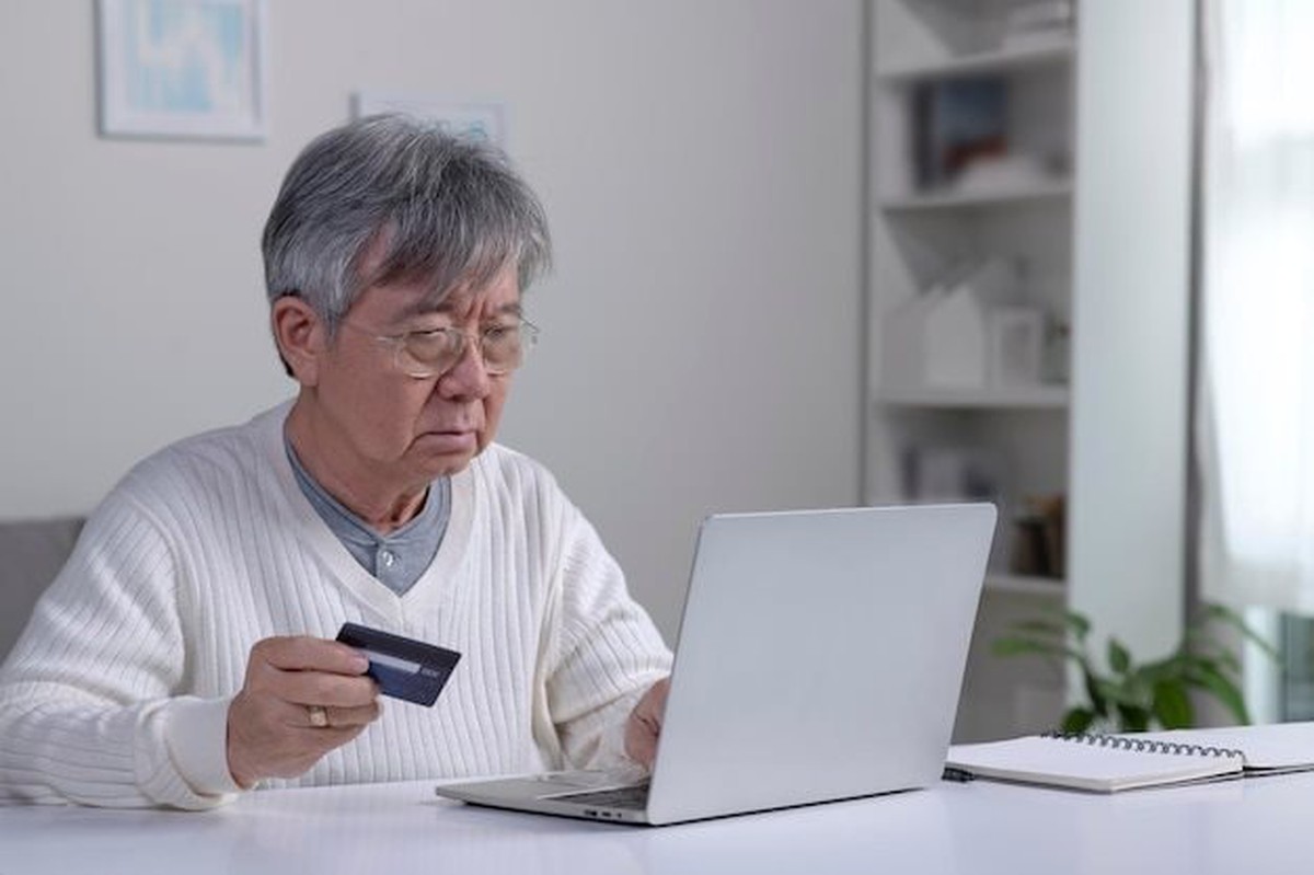 Vội vàng rót 1,6 tỷ đồng vào chứng khoán: Sau một năm, thứ duy nhất cụ ông 62 tuổi "lãi" là bài học này