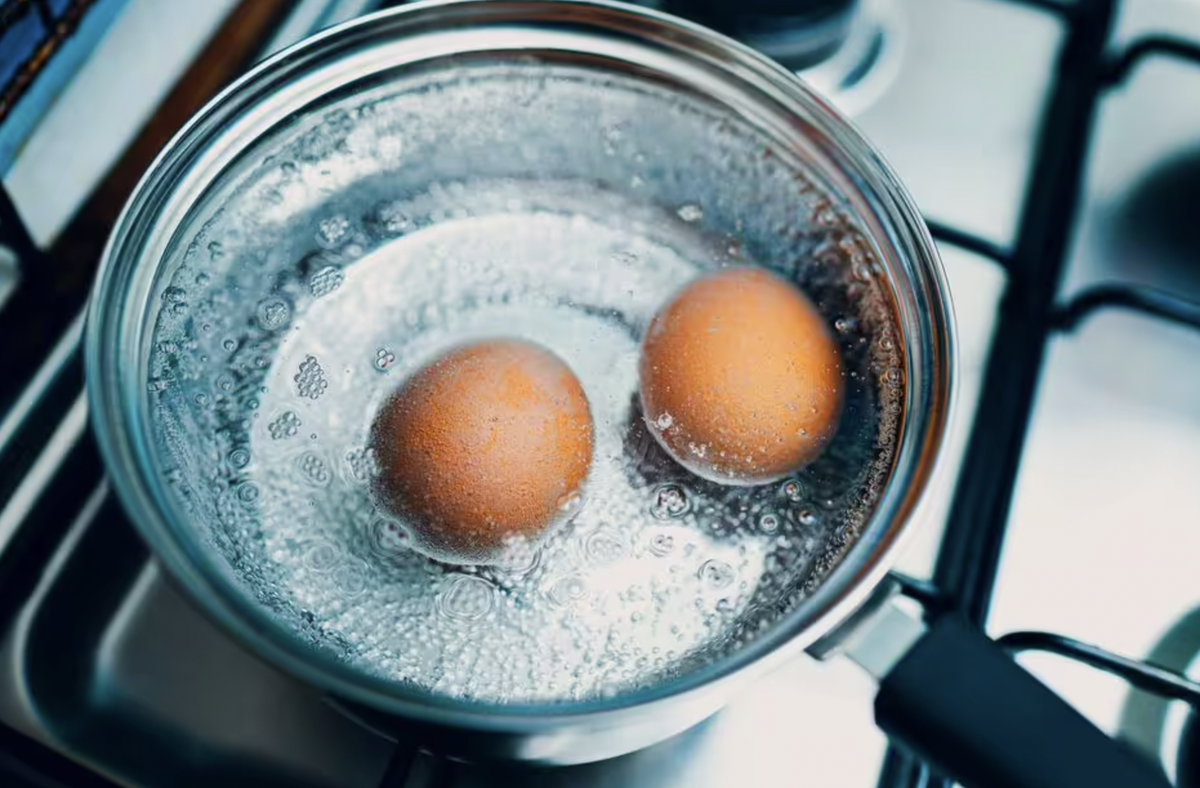 Luộc trứng mà thêm thao tác này, vỏ không bao giờ nứt, hương vị ngon hơn hẳn