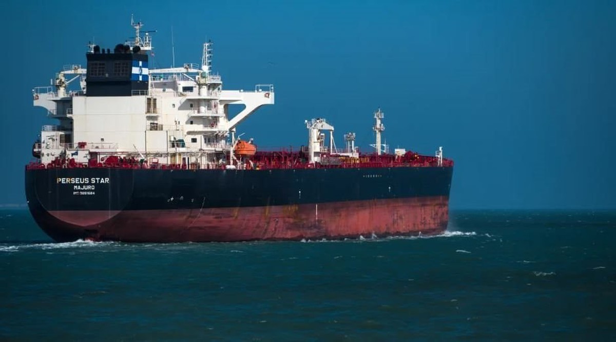 Eo biển Hormuz đóng băng, một cửa ngõ bất ngờ nhộn nhịp chưa từng có: 240 tàu chở dầu cập cảng chỉ trong 1 tháng, cả châu Á đổ xô đến mua hàng