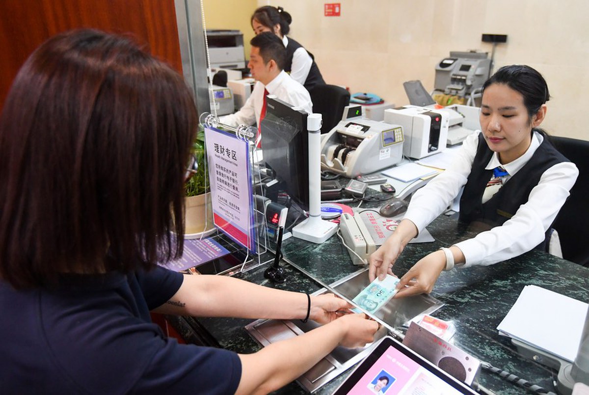 Dùng tài khoản chính chủ thanh toán bị từ chối dù còn tiền, người phụ nữ đến ngân hàng nhận tuyên bố: “Chủ tài khoản đã qua đời”