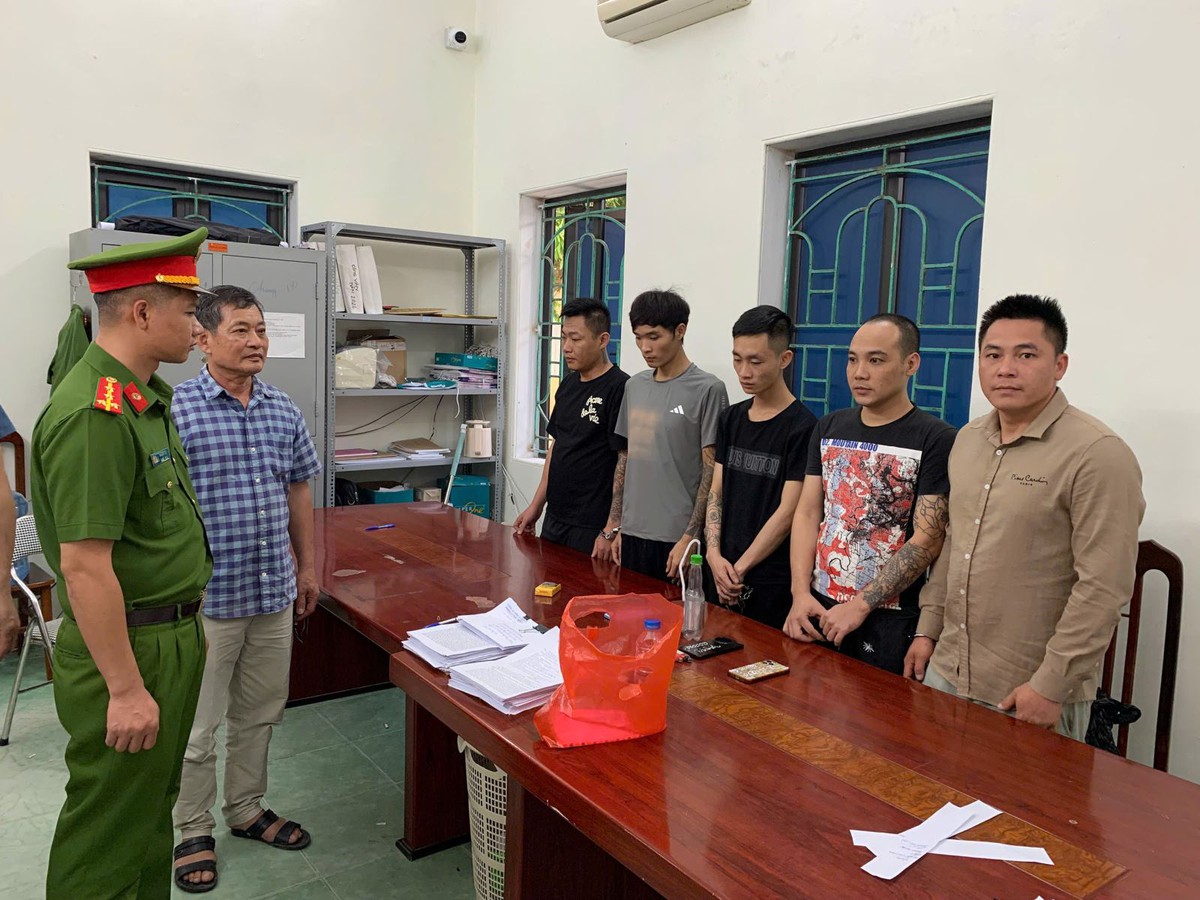 Kiểm tra chỗ ở, bắt chủ nhà Nguyễn Văn Dương và 3 người