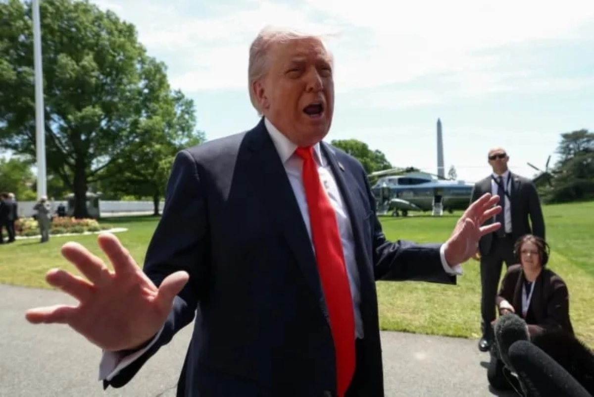 Tổng thống Trump cảnh báo Iran nếu tiếp tục tấn công các tàu Mỹ