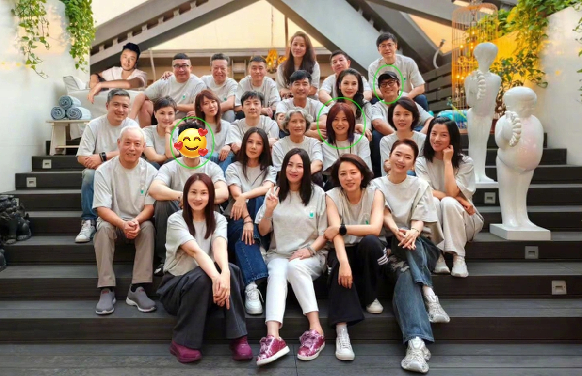 Soi ảnh mới của Triệu Vy: Lộ người từng thầm thương cô nhiều năm, HỌC VẤN đáng nể bất chấp ồn ào