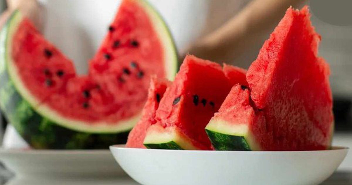 Ăn dưa hấu nửa đêm, cả gia đình 4 người tử vong: Chuyên gia cảnh báo những sai lầm nguy hiểm