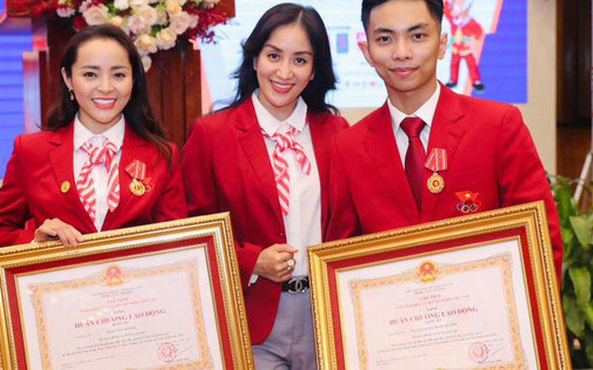 Khánh Thi - Phan Hiển cùng bạn nhảy nhận Huân chương lao động hạng Ba sau thành tích giành HCĐ thế giới