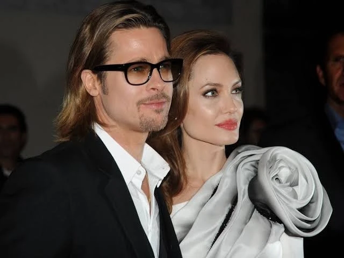 Angelina Jolie phản đòn Brad Pitt