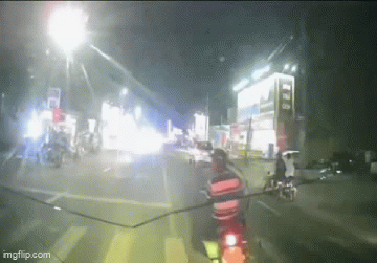 Đánh 2 người dân bị thương rồi chặn đường, truy đuổi xe cứu thương suốt 10km: Clip gây bức xúc