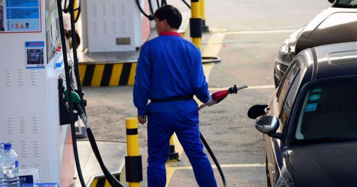 Phát hiện bình xăng ô tô dung tích 44 lít nhưng đổ hơn 56 lít mới đầy, công an niêm phong 2 cây xăng để điều tra