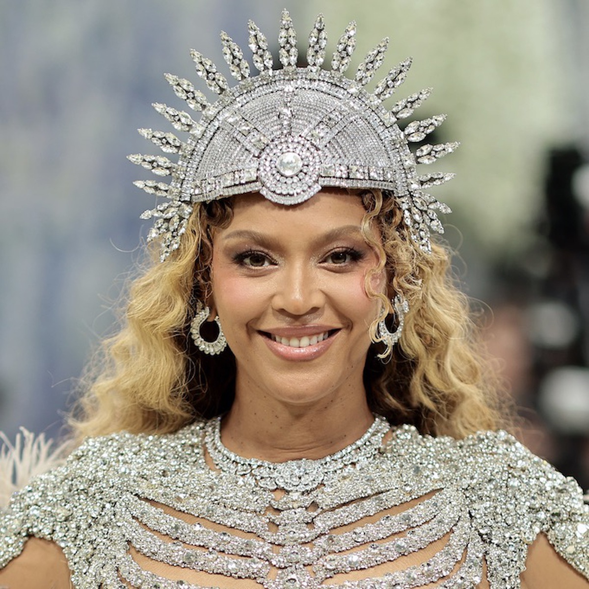 Beyoncé đeo tuyệt tác “50 triệu USD” lên thảm đỏ, cùng dàn sao hạng A khuynh đảo Met Gala 2026 với những tuyệt tác triệu đô