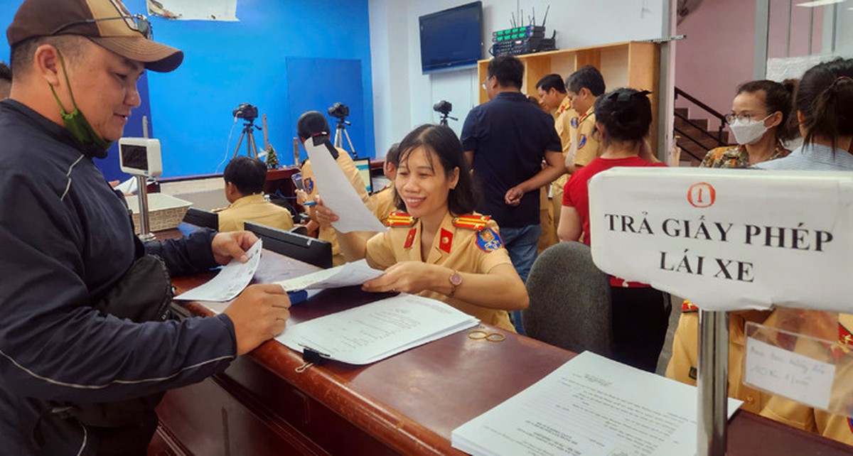Cách đổi bằng lái xe ô tô, xe máy tại nhà mới nhất năm 2026