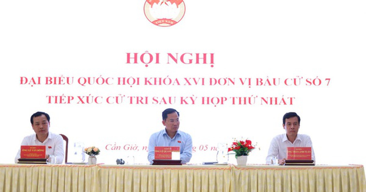 Cử tri Cần Giờ "nóng" chuyện nước sạch, đất đai