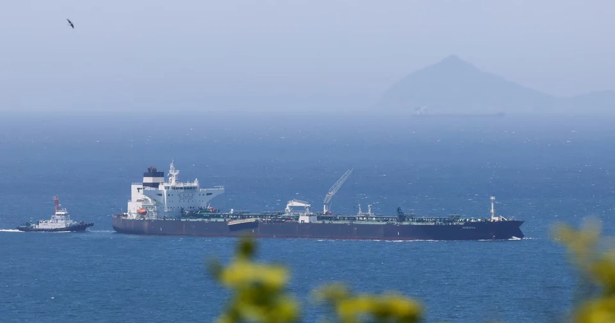 Reuters: UAE bí mật đưa tàu chở dầu qua eo biển Hormuz