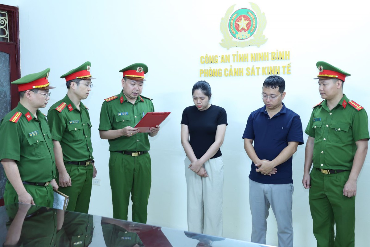 Khám xét chỗ ở, ra lệnh cấm đi khỏi nơi cứ trú nữ nhân viên Lê Diệp Linh SN 1995