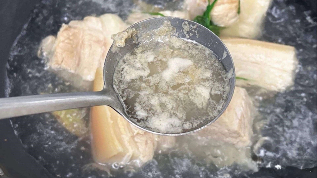 Khi luộc thịt, có nên vớt lớp bọt nổi lên không? Cuối cùng tôi đã biết câu trả lời, trước giờ toàn làm sai!