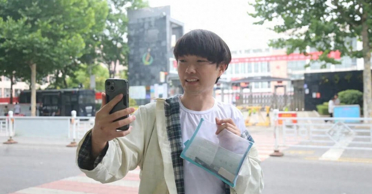 Phát hiện nam sinh từng cố tình nộp giấy trắng để được 0 điểm nay thi lại đại học, tuyên bố: "Tôi muốn làm giáo viên"