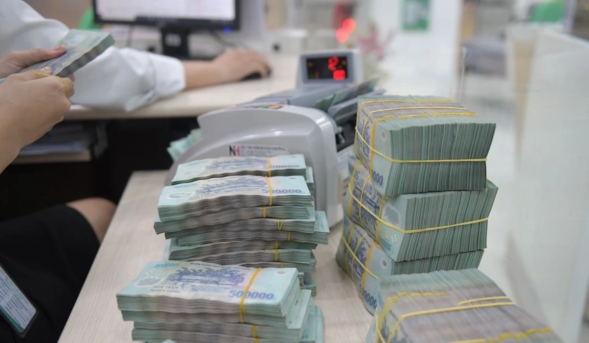Lý do ngân hàng tăng mạnh lãi suất huy động