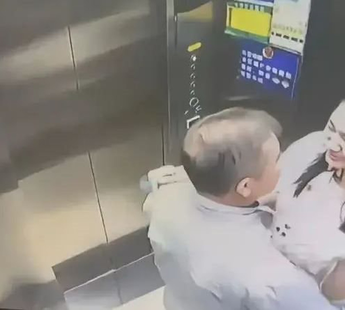 Bê bối tình ái chấn động: Chủ tịch tập đoàn côn...