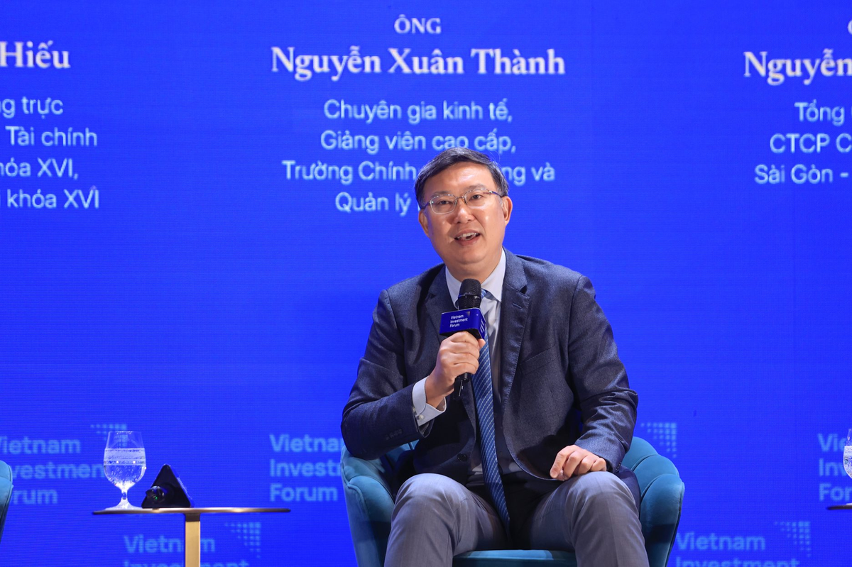 Chuyên gia: Giá vàng giảm khiến người dân bán ra nhiều hơn mua vào, góp phần hỗ trợ tỷ giá