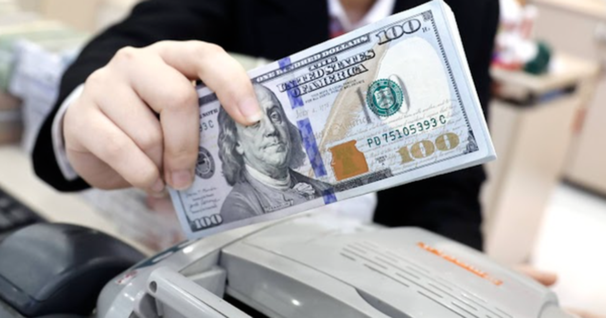 Diễn biến bất ngờ của giá USD trên thị trường tự do