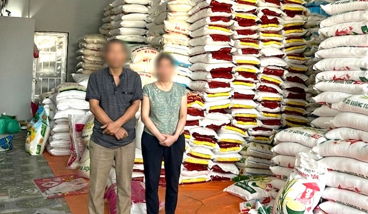 Thi hành lệnh bắt tạm giam bà chủ bán gạo Nguyễn Thị Yến SN 1971 và chồng