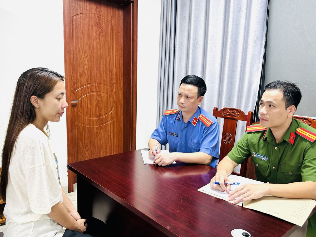 Ra quyết định khởi tố phó giám đốc công ty trang sức Đào Thùy Trang SN 1999