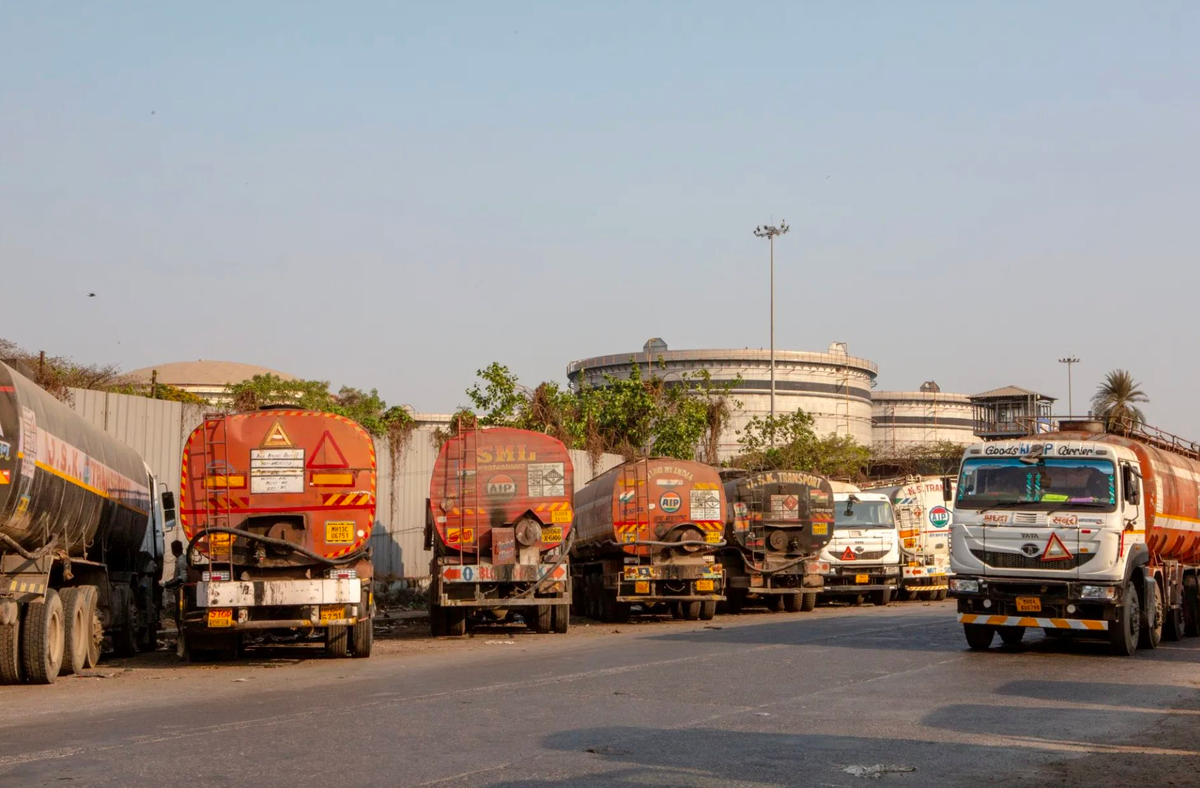 Nền kinh tế top đầu thế giới bất ngờ siết mua dầu diesel, mỗi người chỉ được 200 lít/ngày, bật "chế độ" khủng hoảng